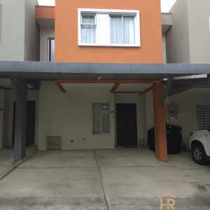 Casa en venta Ubicada en Granadilla Curridabat, Condominio Brisas del Bosque